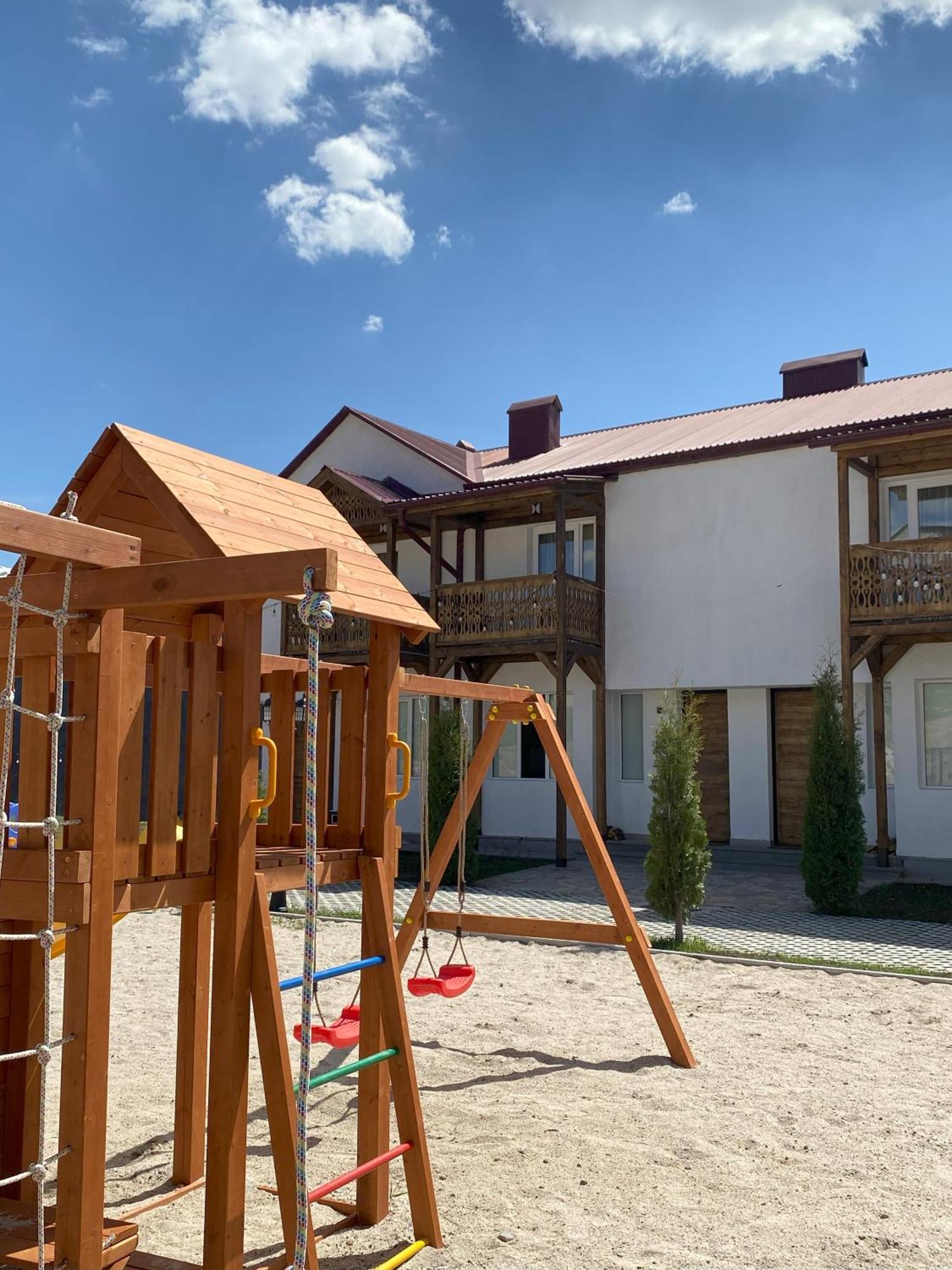 Motives Inn ديليجان المظهر الخارجي الصورة